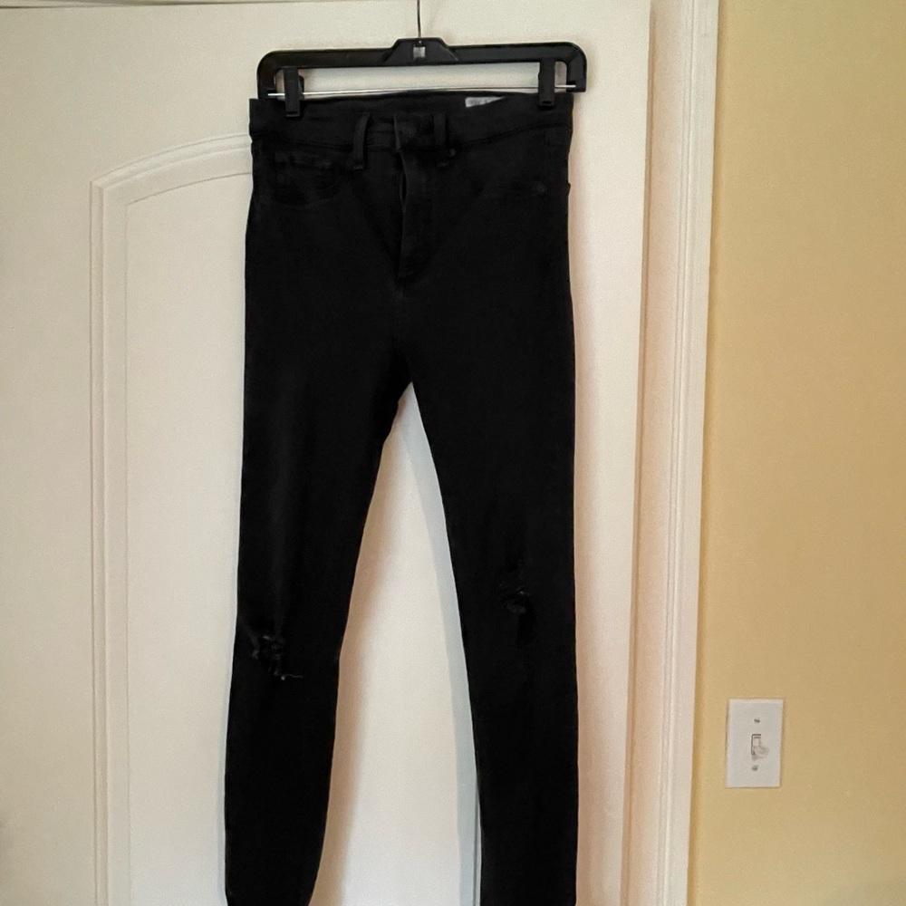 Selling pre-owned women’s Rag’n’Bone Jeans in excellent condition.